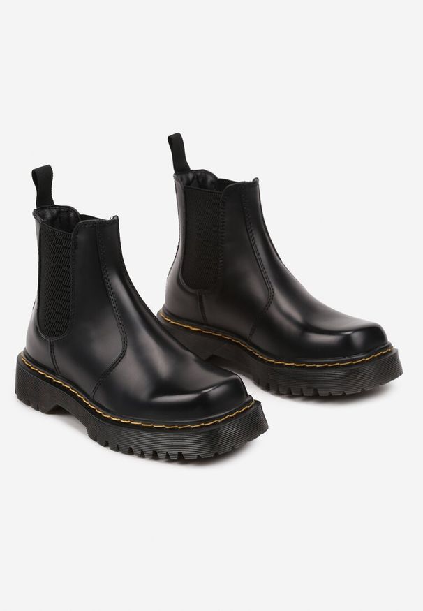 Renee - Czarne Casualowe Płaskie Botki Sztyblety Irivarae. Okazja: na co dzień. Kolor: czarny. Materiał: jeans. Obcas: na obcasie. Styl: casual. Wysokość obcasa: niski