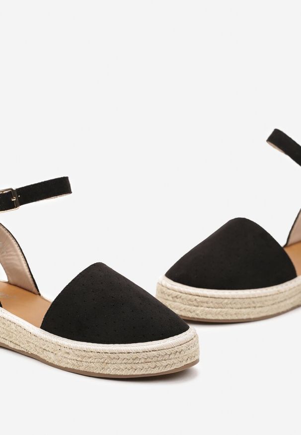 Born2be - Czarne Espadryle na Płaskiej Plecionej Podeszwie z Paskiem Wokół Kostki Riolla. Zapięcie: pasek. Kolor: czarny. Styl: boho