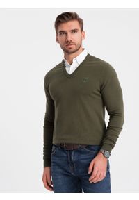 Ombre Clothing - Sweter męski z dekoltem "w serek" z koszulowym kołnierzykiem - ciemnooliwkowy V5 OM-SWSW-0102 - XXL. Typ kołnierza: dekolt w serek, kołnierzyk koszulowy. Kolor: oliwkowy. Materiał: nylon, materiał, bawełna. Styl: klasyczny #6
