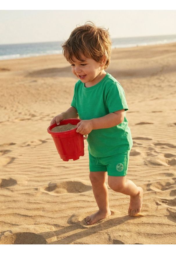 Sinsay - Kąpielówki z naszywką - zielony. Kolor: zielony. Wzór: aplikacja