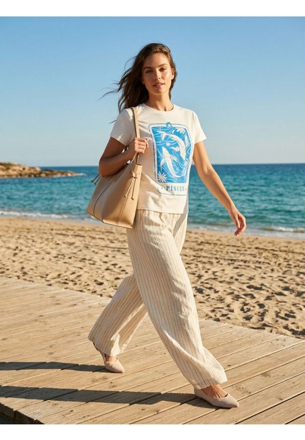 Sinsay - Bawełniana koszulka z nadrukiem - biały. Kolor: biały. Materiał: bawełna. Wzór: nadruk