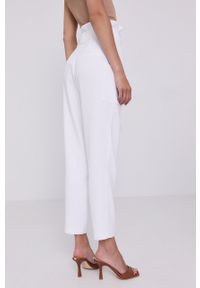 Marciano Guess Spodnie damskie kolor biały proste high waist. Okazja: na co dzień. Stan: podwyższony. Kolor: biały. Materiał: tkanina. Styl: casual #4