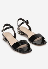 Born2be - Czarne Sandały z Metaliczną Wstawką i Kwadratowym Noskiem Cascasia. Kolor: czarny. Styl: elegancki #5