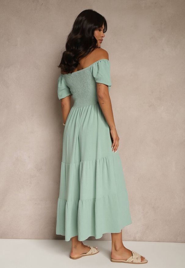 Renee - Zielona Sukienka Hiszpanka z Marszczoną Górą Lumirielle. Okazja: na co dzień. Typ kołnierza: dekolt hiszpanka. Kolor: zielony. Typ sukienki: proste. Styl: casual, elegancki