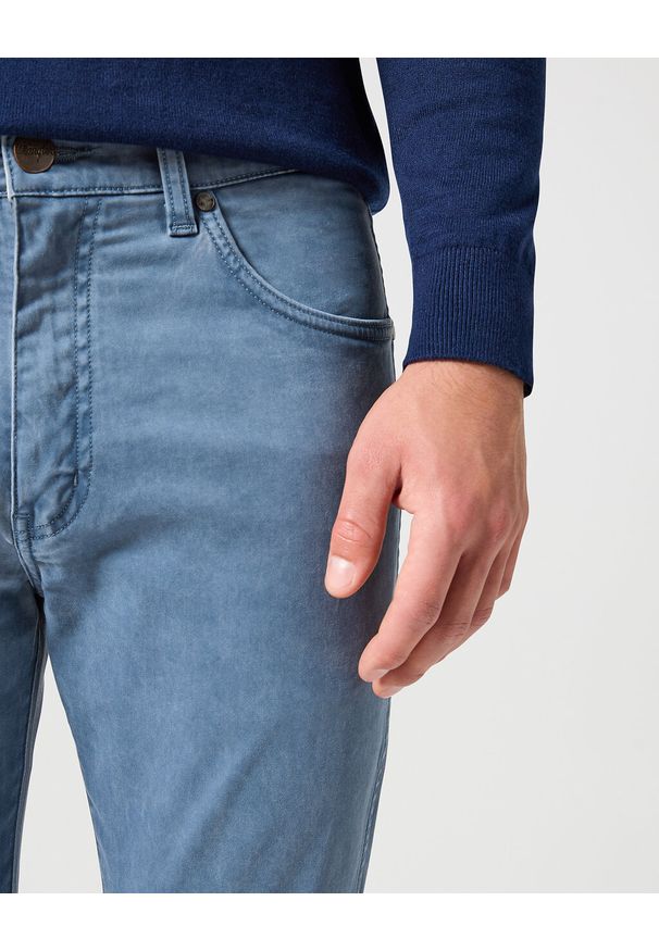 Wrangler - WRANGLER MĘSKIE SPODNIE JEANSOWE LARSTON GRISAILLE 112356818 W18S017443