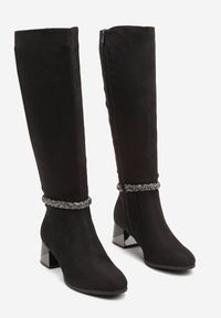 Born2be - Czarne Kozaki z Ekozamszu na Słupku z Metaliczną Wstawką i Warkoczem z Cyrkonii Brebora. Wysokość cholewki: przed kolano. Kolor: czarny. Szerokość cholewki: normalna. Obcas: na słupku #5