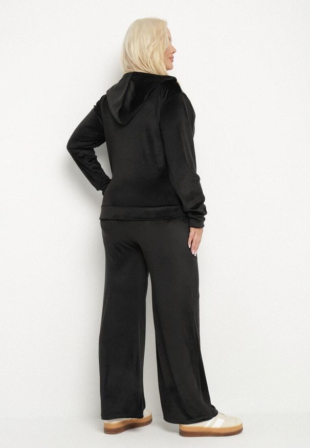 Born2be - Czarny Welurowy Komplet Dresowy Bluza z Kapturem i Spodnie z Gumką w Pasie Sallaria. Kolor: czarny. Materiał: dresówka, welur