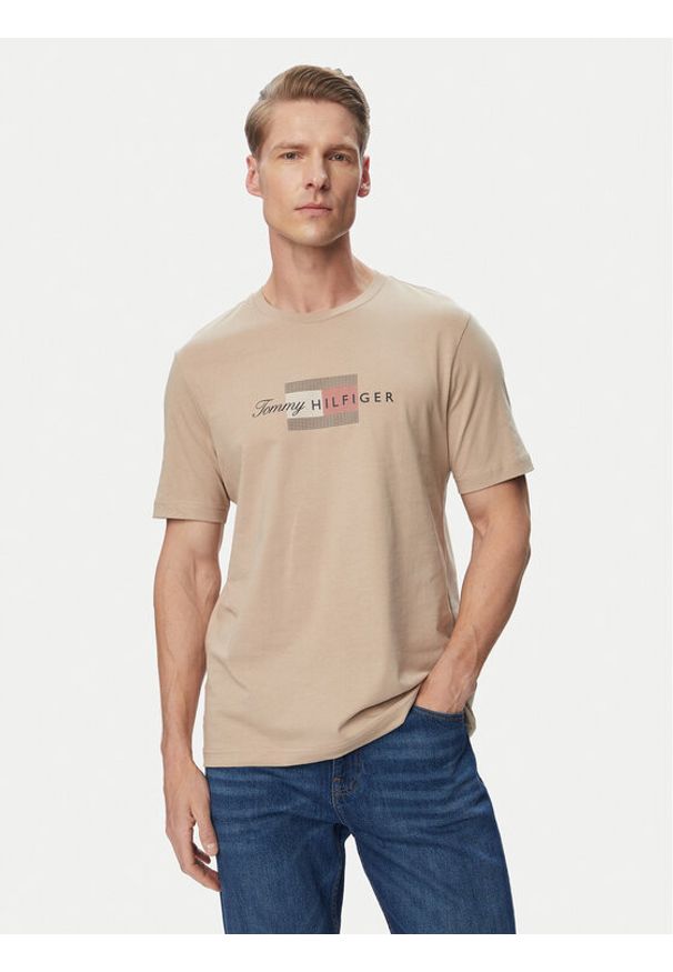 TOMMY HILFIGER - Tommy Hilfiger T-Shirt MW0MW43226 Beżowy Regular Fit. Kolor: beżowy. Materiał: bawełna