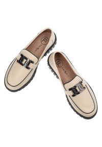 Beżowe Półbuty Filippo Wygodne Obuwie Damskie. Okazja: do pracy, na co dzień, na spotkanie biznesowe. Zapięcie: klamry. Kolor: beżowy. Materiał: skóra, jeans. Styl: klasyczny, casual, elegancki, biznesowy #3