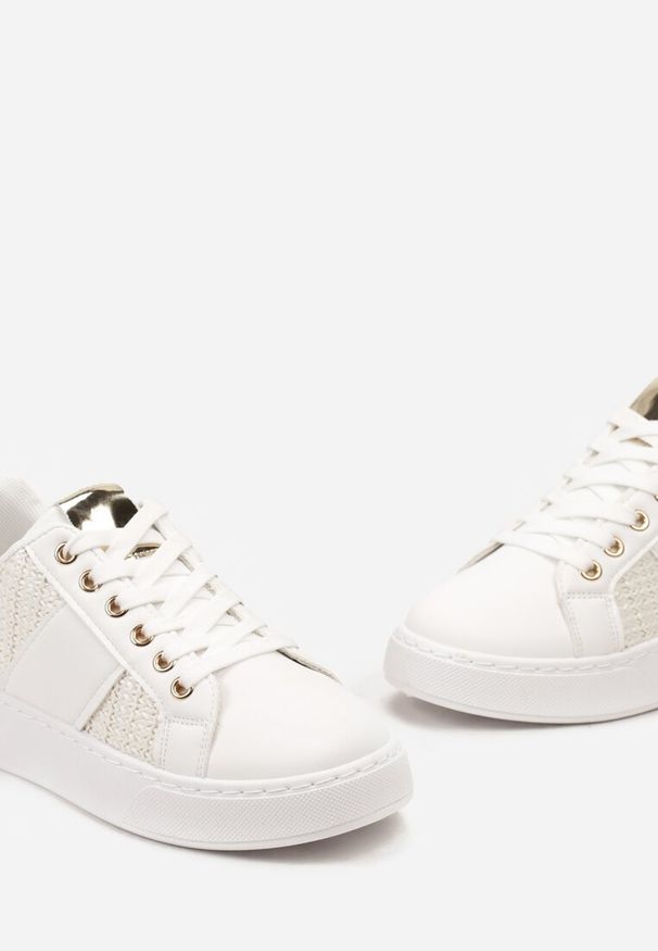Renee - Biało-Beżowe Sznurowane Sneakersy z Ekoskóry z Plecionką i Metaliczną Wstawką Josephina. Okazja: na co dzień. Kolor: biały. Materiał: materiał. Wzór: aplikacja