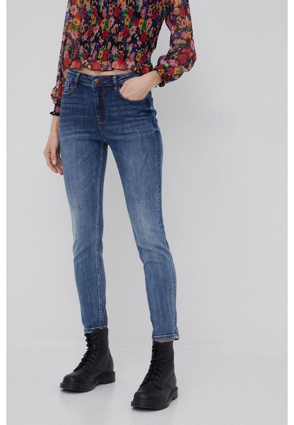 Desigual jeansy Basic damskie medium waist. Kolor: niebieski