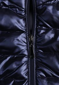 Renee - Granatowa Pikowana Kurtka Zasuwana Blaia. Typ kołnierza: bez kaptura. Kolor: niebieski #7