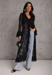 Renee - Czarna Narzutka Sukienka Plażowa Boho z Koronki Ozdobiona Guzikami i Falbanami Palmeda. Okazja: na plażę. Kolor: czarny. Materiał: koronka. Wzór: aplikacja, koronka. Sezon: lato. Typ sukienki: proste. Styl: boho #2
