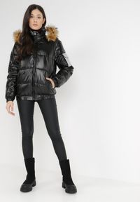 Born2be - Czarna Kurtka Althasia. Okazja: na co dzień, na spacer. Kolor: czarny. Materiał: futro. Wzór: aplikacja. Sezon: zima, jesień. Styl: casual, elegancki #3
