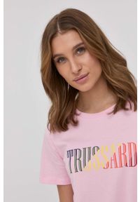 Trussardi Jeans - Trussardi t-shirt bawełniany kolor fioletowy. Okazja: na co dzień. Kolor: fioletowy. Materiał: bawełna. Długość rękawa: krótki rękaw. Długość: krótkie. Wzór: nadruk. Styl: casual #4
