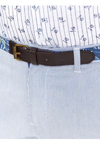 TOP SECRET - Spodnie typu chino z paskiem slim fit. Okazja: na co dzień. Kolor: niebieski. Materiał: tkanina, bawełna. Wzór: prążki. Sezon: wiosna, lato. Styl: casual #7