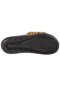 Klapki Nike Victori One Slide CN9676-700 brązowe. Okazja: na plażę. Nosek buta: otwarty. Kolor: brązowy. Materiał: materiał #4