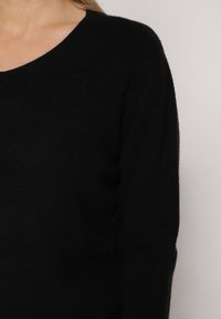 Born2be - Czarny Sweter z Wiskozą i Wełną z Dekoltem w Serek Claida. Okazja: na co dzień. Typ kołnierza: dekolt w serek. Kolor: czarny. Materiał: wełna, wiskoza. Styl: casual #3