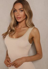 Renee - Jasnobeżowa Prążkowana Sukienka z Wiskozą na Ramiączkach o Dopasowanym Kroju Nialoraet. Okazja: na co dzień, na imprezę. Kolor: beżowy. Materiał: wiskoza, prążkowany. Długość rękawa: na ramiączkach. Typ sukienki: proste, dopasowane. Styl: elegancki, casual #5