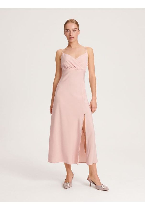 Reserved - Sukienka midi - pastelowy róż. Kolor: różowy. Materiał: materiał. Wzór: gładki. Typ sukienki: proste. Długość: midi
