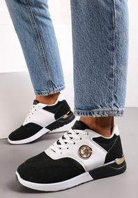 Renee - Czarno-Białe Sneakersy z Metaliczną Wstawką Almaide. Kolor: czarny. Wzór: aplikacja