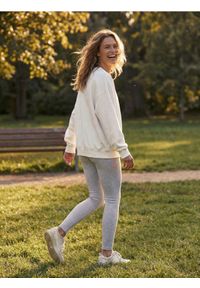 Sinsay - Prążkowane legginsy z gumką w pasie - szary. Kolor: szary. Materiał: prążkowany #1