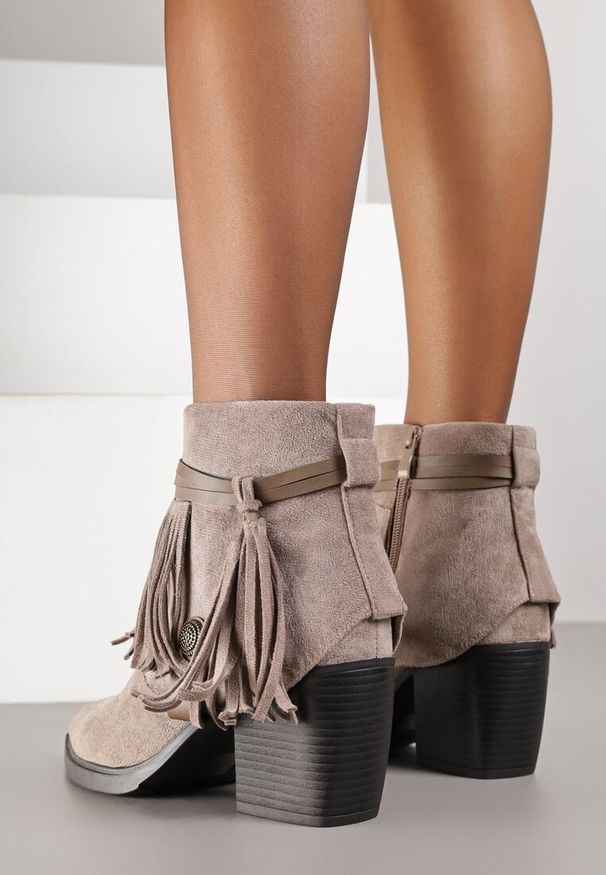 Renee - Beżowe Botki Kowbojki na Stożku Ozdobione Frędzlami Umvila. Okazja: na co dzień. Kolor: beżowy. Materiał: jeans. Wzór: aplikacja. Obcas: na stożku. Styl: boho, casual, elegancki. Wysokość obcasa: średni