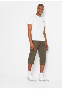 bonprix - Długie bermudy z naszywanymi kieszeniami, Regular Fit. Kolor: zielony. Materiał: skóra. Długość: długie #2