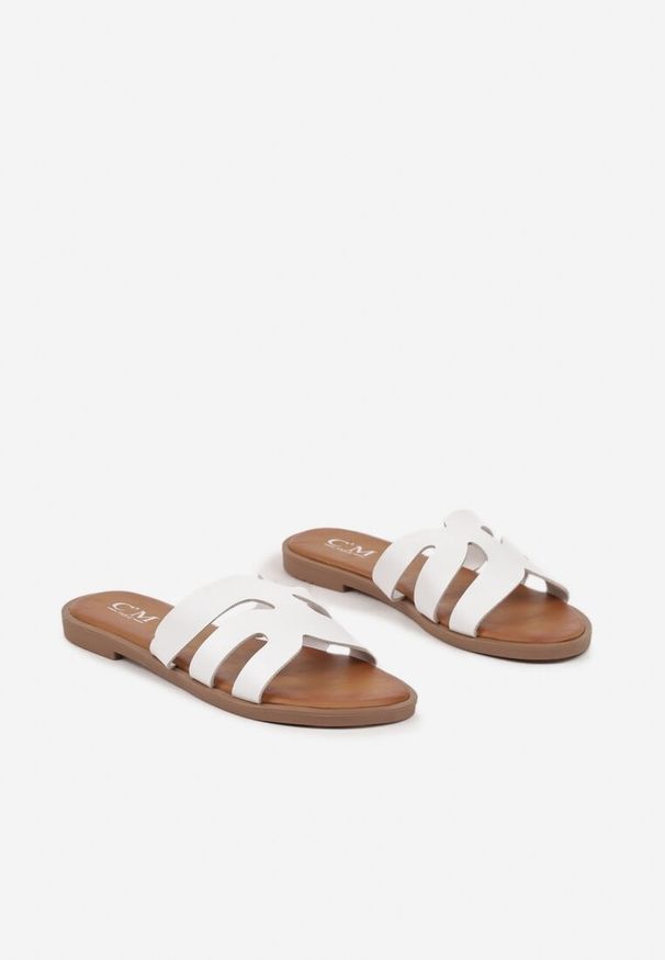 Born2be - Białe Klapki z Ozdobnym Paskiem z Wycięciami Lovera. Okazja: na co dzień, na spacer. Kolor: biały. Obcas: na obcasie. Styl: klasyczny, elegancki, casual. Wysokość obcasa: niski
