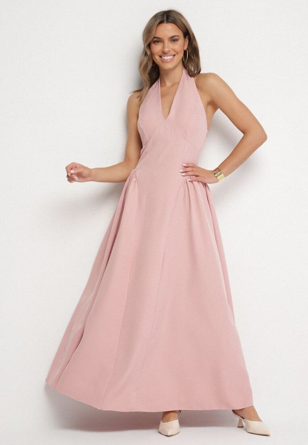 Born2be - Różowa Sukienka o Rozkloszowanym Kroju z Wiązanym Dekoltem Halter Senicea. Okazja: na spacer, na co dzień. Typ kołnierza: dekolt halter. Kolor: różowy. Typ sukienki: proste. Styl: casual