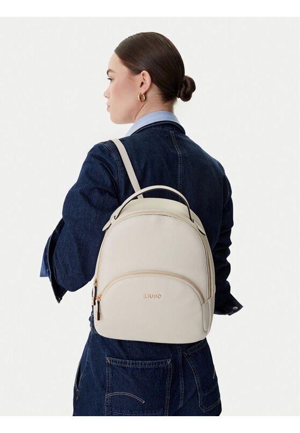 Liu Jo Plecak AA6209 E1012 Écru. Kolor: kremowy. Materiał: skóra