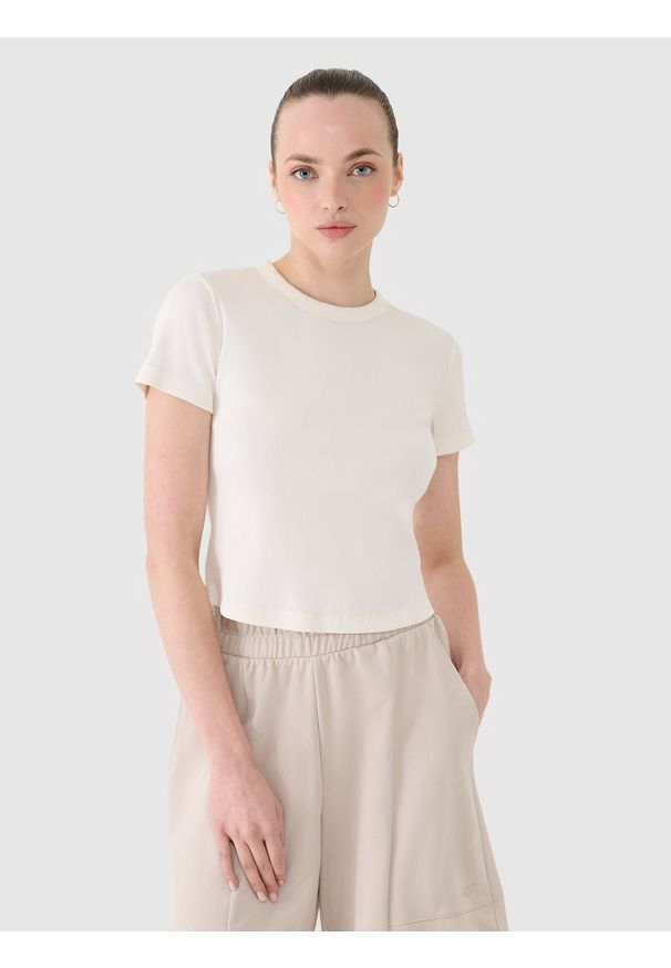 4f - 4F T-shirt slim z prążkowanej dzianiny damski - biały L. Okazja: na co dzień. Kolor: biały. Materiał: dzianina, prążkowany. Długość rękawa: krótki rękaw. Długość: krótkie. Wzór: prążki. Styl: klasyczny, sportowy, casual