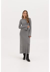 SUKIENKA OLA SZARA L - Flawless. Okazja: na co dzień. Kolor: szary. Materiał: wiskoza, elastan. Typ sukienki: proste. Styl: klasyczny, casual, boho, elegancki. Długość: maxi