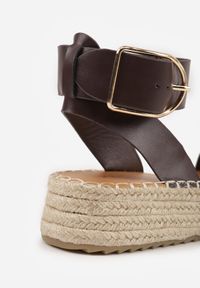Born2be - Ciemnobrązowe Sandały VICES na Niskim Koturnie z Plecionki z Paskiem Wokół Kostki Tetea. Okazja: na co dzień. Zapięcie: pasek. Kolor: brązowy. Materiał: len. Sezon: lato. Obcas: na koturnie. Styl: casual, klasyczny #9