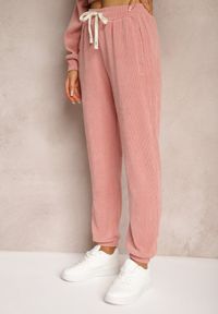 Renee - Różowe Dresowe Spodnie z Bawełną High Waist Wykończone w Pasie Gumką Ekadela. Stan: podwyższony. Kolor: różowy. Materiał: bawełna, dresówka