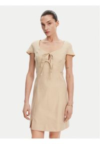 Guess Sukienka letnia W5GK41 WH5L2 Beżowy Regular Fit. Kolor: beżowy. Materiał: len, lyocell. Sezon: lato