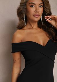 Renee - Czarna Taliowana Sukienka Maxi z Rozcięciem Perlina. Kolor: czarny. Długość rękawa: na ramiączkach. Typ sukienki: rozkloszowane. Styl: elegancki. Długość: maxi