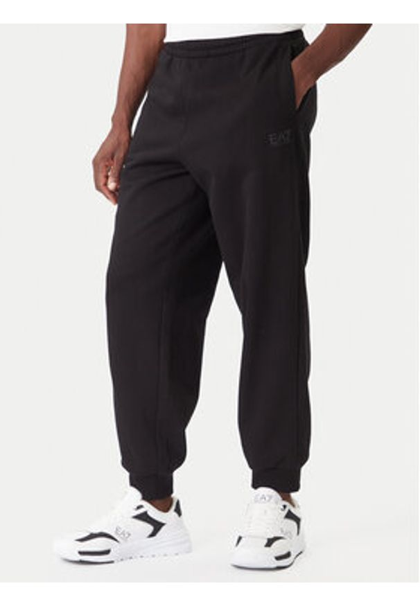 EA7 Emporio Armani Dres 7M000243 AF10377 UC001 Czarny Regular Fit. Kolor: czarny. Materiał: bawełna