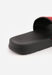 Born2be - Czarne Klapki Basenowe z Piankowego Materiału Throneosis. Okazja: do domu, na co dzień. Kolor: czarny. Materiał: materiał. Sezon: lato. Styl: sportowy, wakacyjny, casual #2