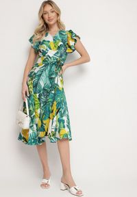 Born2be - Zielona Rozkloszowana Sukienka z Wiązaniem w Roślinny Wzór Janitaie. Okazja: na co dzień. Typ kołnierza: dekolt w serek. Kolor: zielony. Materiał: jeans. Długość rękawa: krótki rękaw. Styl: klasyczny, casual, elegancki #5