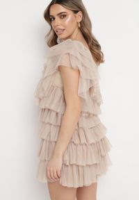 Born2be - Jasnobeżowa Sukienka Mini na Jedno Ramię Asymetryczna z Falbankami Nomenta. Typ kołnierza: kołnierz z falbankami. Kolor: beżowy. Typ sukienki: asymetryczne. Długość: mini #5