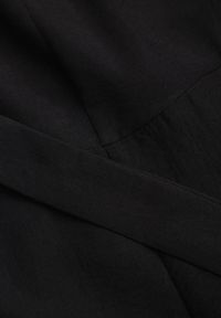 Born2be - Czarny Wiskozowy Kombinezon na Ramiączkach z Materiałowym Paskiem i Gumkami w Talii Zadia. Kolor: czarny. Materiał: materiał, wiskoza. Długość rękawa: na ramiączkach #4