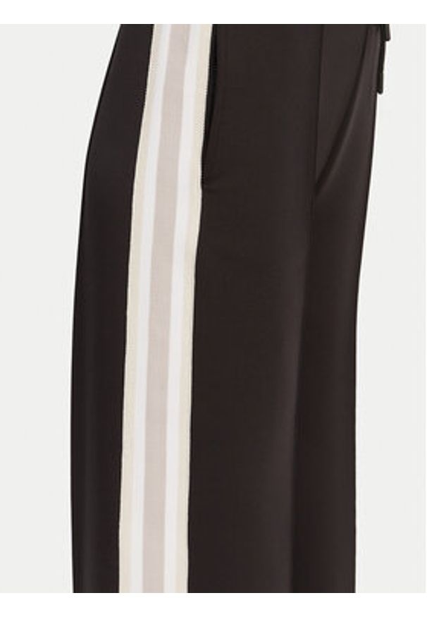 Guess Spodnie dresowe V5GB12 KCRU2 Czarny Regular Fit. Kolor: czarny. Materiał: syntetyk