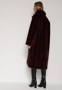 Born2be - Bordowy Płaszcz Futerko o Kroju Oversize z Kieszeniami z Klapami Namys. Okazja: na co dzień, na randkę, na spacer. Kolor: czerwony. Materiał: futro. Styl: casual #5