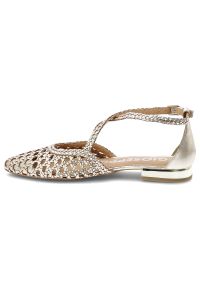 Hot Potatoes by Gioseppo - Czółenka damskie Gioseppo, płaska podeszwa pleciona struktura pasek w kształcie litery T regulowane zapięcie stabilne dopasowanie lekka forma subteln. Zapięcie: pasek. Kolor: srebrny. Wzór: ażurowy. Sezon: lato. Obcas: na płaskiej podeszwie. Styl: elegancki #9