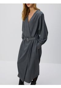 Reserved - Sukienka z paskiem - ciemnoszary. Kolor: szary. Materiał: wiskoza, tkanina. Typ sukienki: proste #1