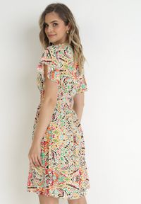 Born2be - Beżowa Sukienka z Wiskozy w Abstrakcyjny Wzór z Gumką w Pasie Nilkasa. Kolor: beżowy. Materiał: wiskoza #2