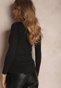 Renee - Czarna Bluzka z Golfem Honnei. Typ kołnierza: golf. Kolor: czarny. Materiał: tkanina. Długość rękawa: długi rękaw. Długość: długie. Wzór: jednolity, gładki #4