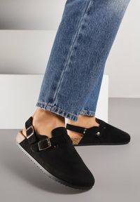 Renee - Czarne Sandały Typu Chodaki z Klamrami Silvermore. Okazja: na co dzień. Zapięcie: klamry. Kolor: czarny. Materiał: skóra, jeans. Styl: casual, street #1