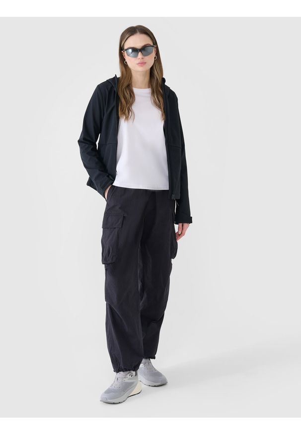 4f - 4F Kurtka softshell wiatroodporna membrana 5000 damska - czarna XL. Typ kołnierza: kaptur. Kolor: czarny. Materiał: softshell. Technologia: Windstopper. Sezon: zima